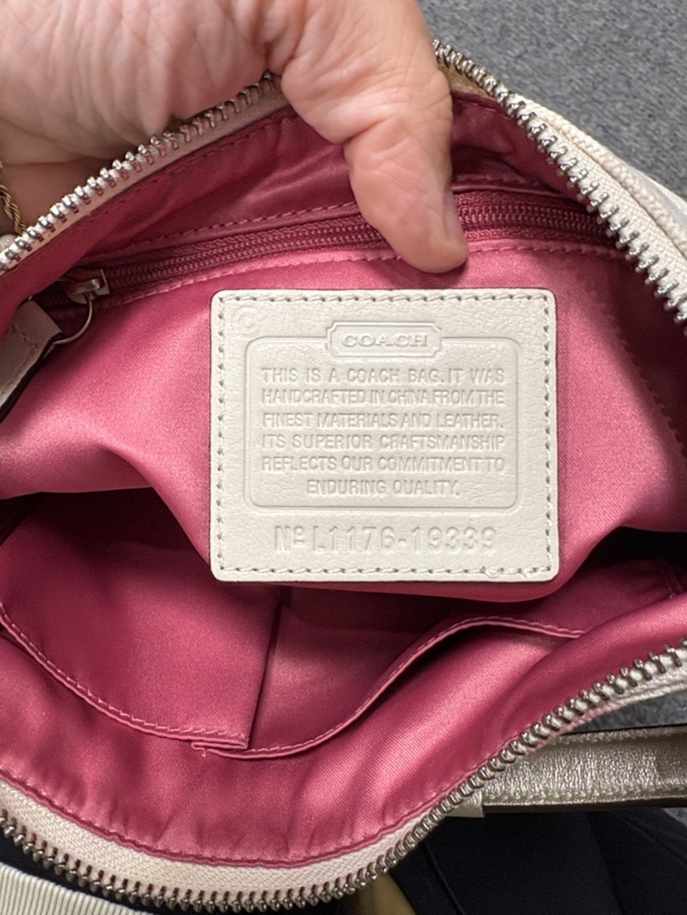 Vintage Coach Pink & Cream Signature Sequin Bag 19339 - Picture 6 of 7